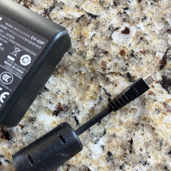Nikon charger EH-68P